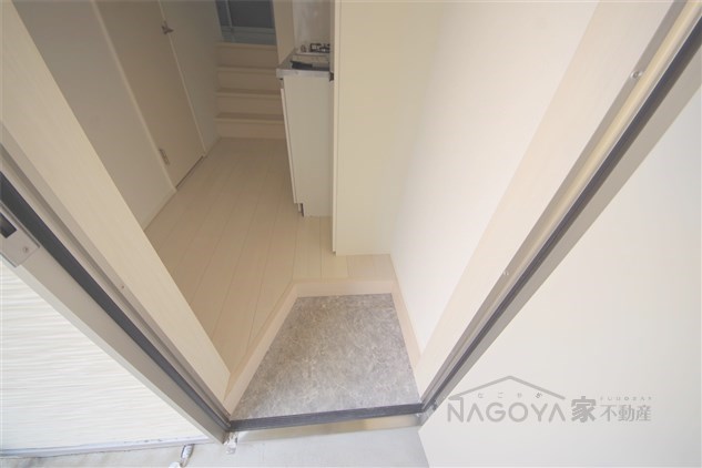 ノブレス・ルミエ 玄関