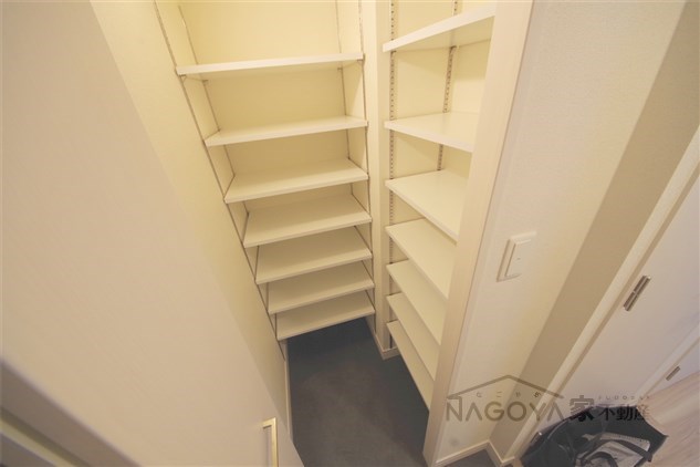 プレサンスTHE久屋大通レジェンド 玄関