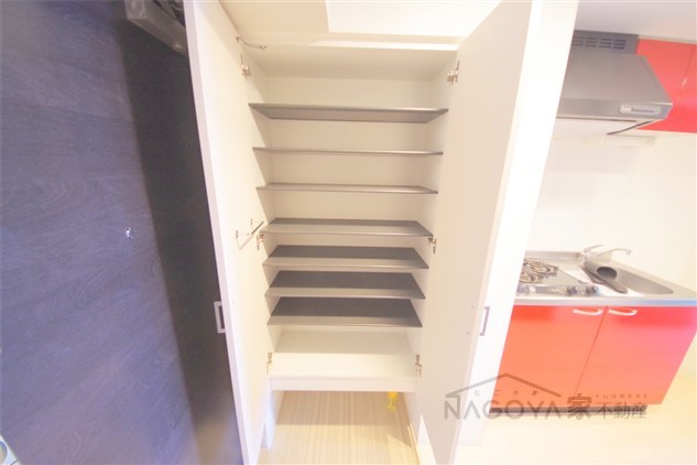 リヴシティ栄弐番館 玄関