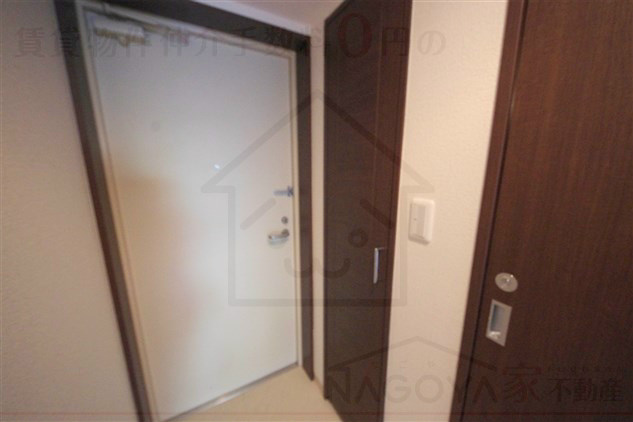 フローライト上前津 玄関