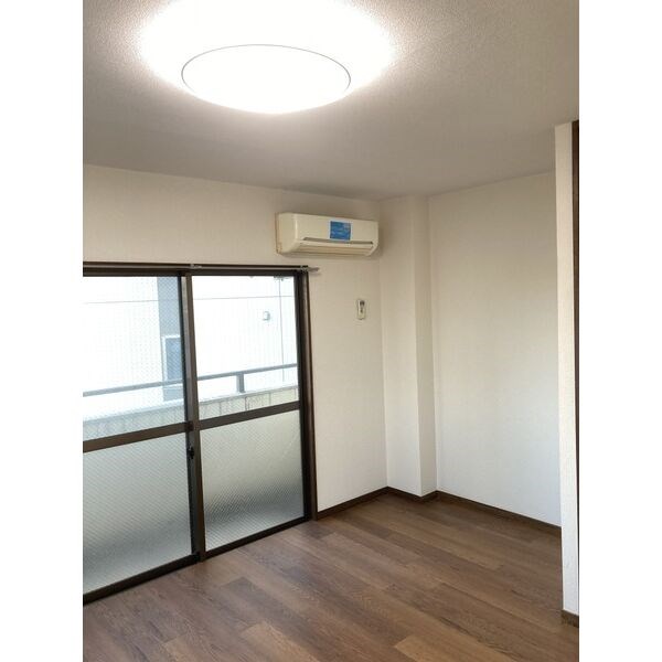 アーバン・スクエア リビング