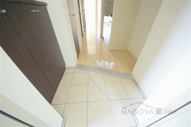 インプルーブ葵 玄関