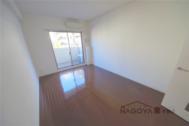 ルクレ新栄レジデンス リビング