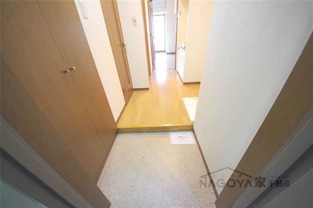 プロビデンス東新町 玄関