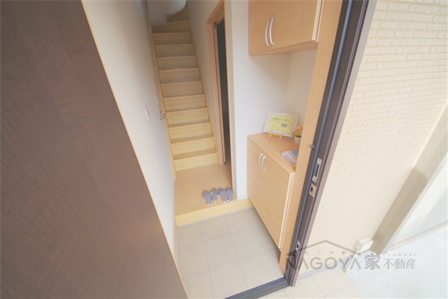 アプトルーナ本郷 玄関