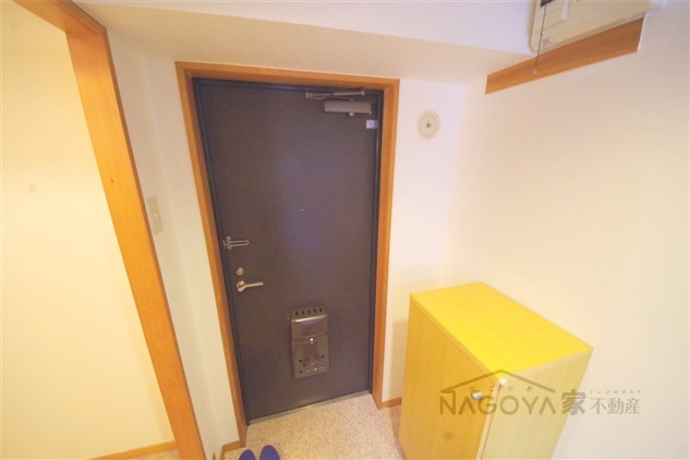 内山ハイライズ 玄関