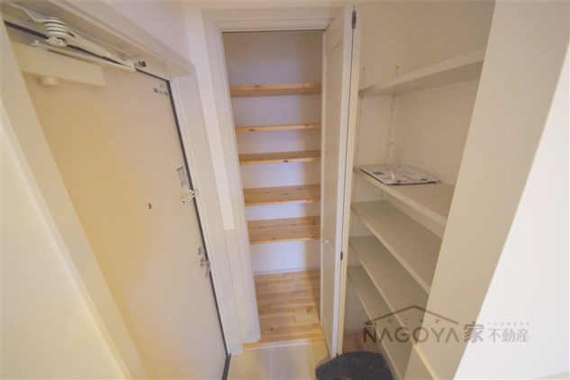 ロフト壱番館 玄関