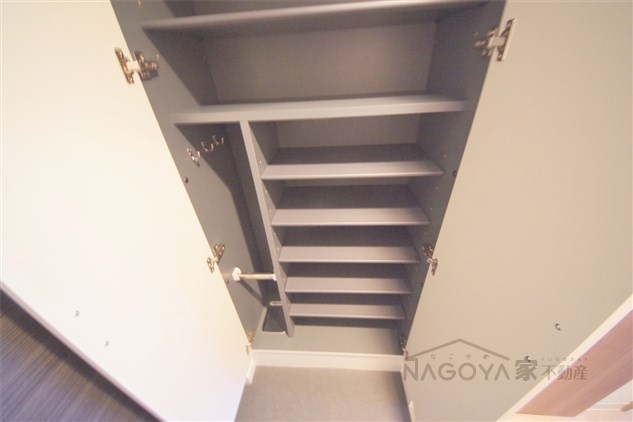 プレサンス上前津グレース 玄関