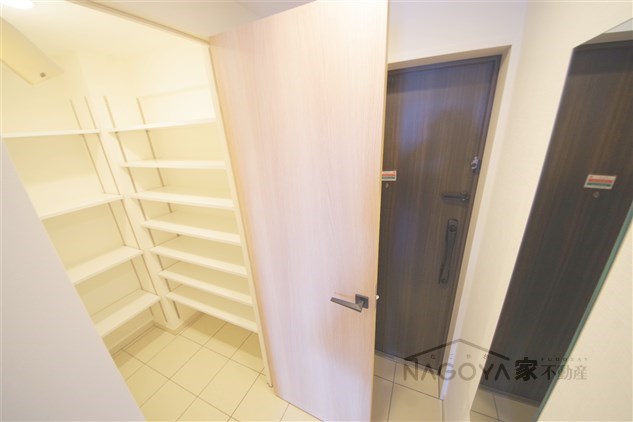 ヒヴィ・カーサ瑞穂 玄関