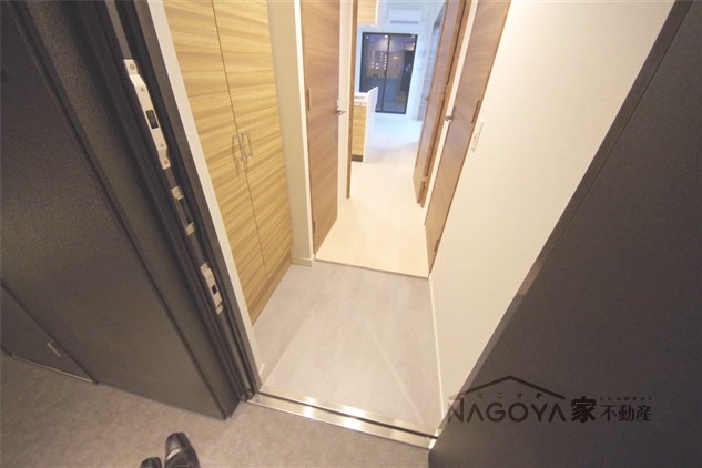 メイクス矢場町 玄関