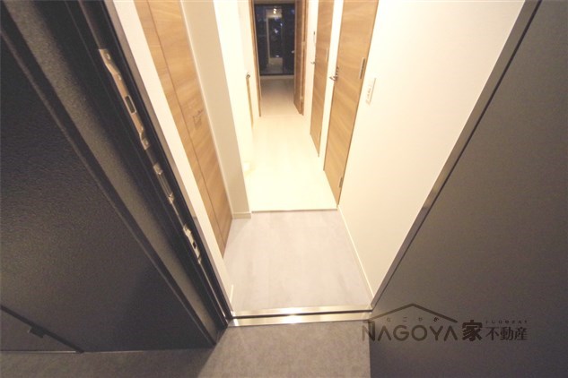 メイクス矢場町 玄関