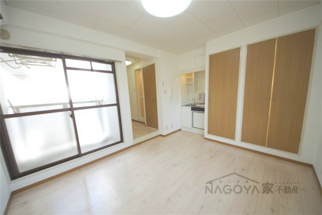 ドール栄５丁目 リビング