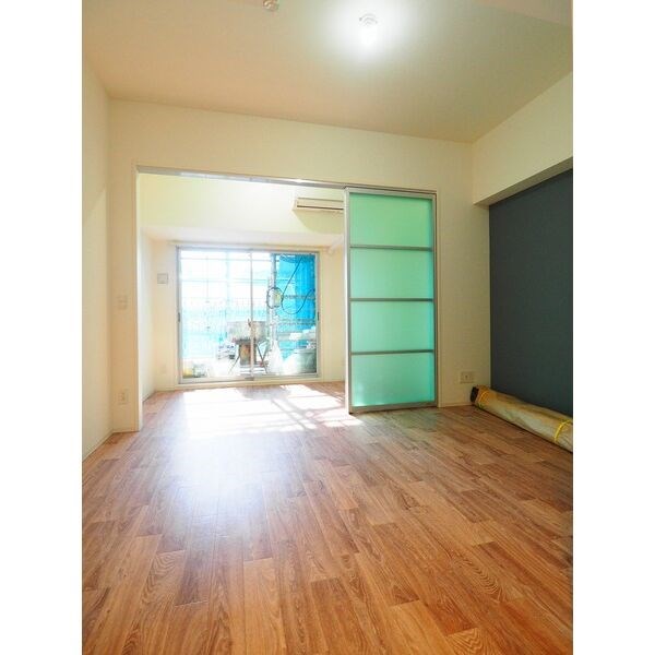 サンシャイン大須 リビング