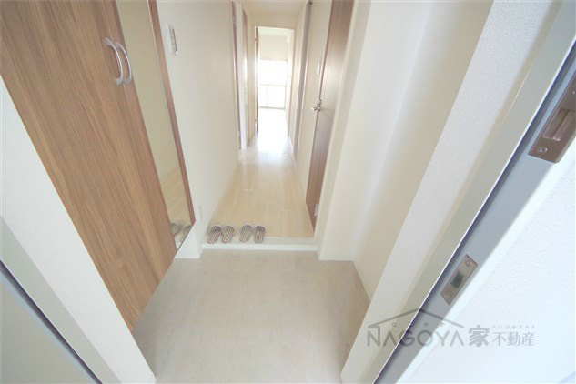 ツインアウルズ 玄関