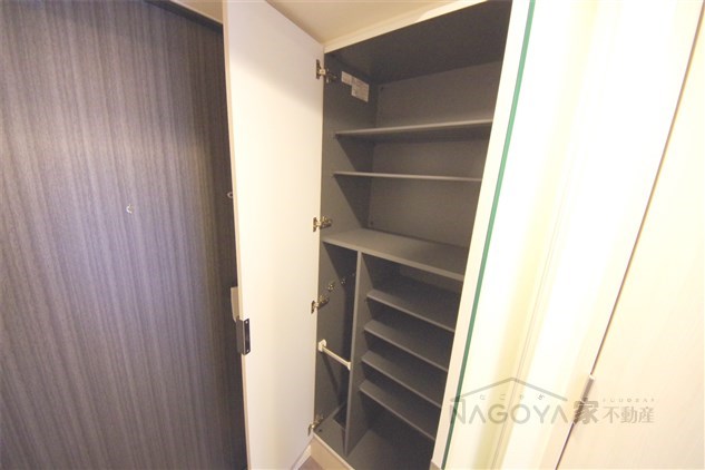 アステリ鶴舞エーナ 玄関