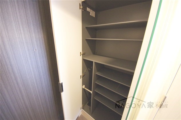 アステリ鶴舞エーナ 玄関