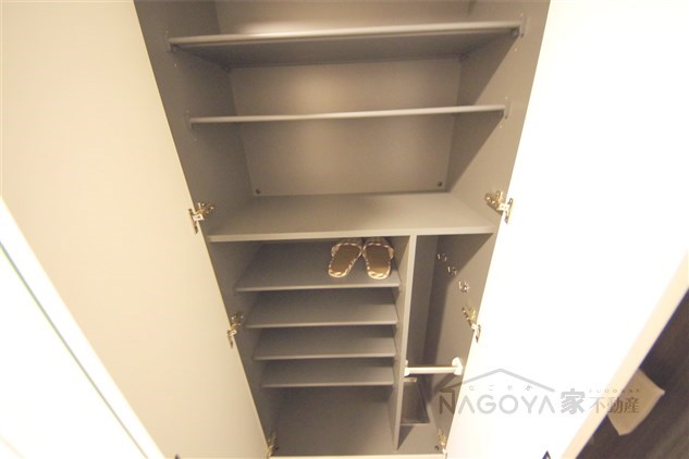 アステリ鶴舞エーナ 玄関