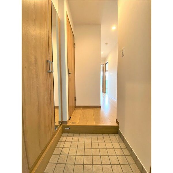 エミナンス汐路 玄関