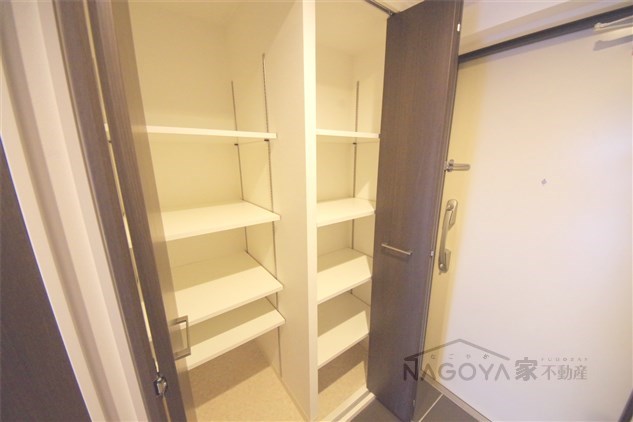 LiveFlat大曽根 玄関