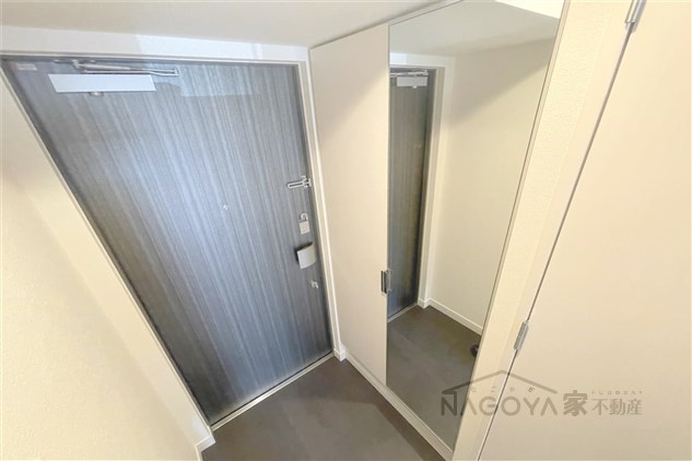 プレサンス名古屋幅下ファビュラス 玄関