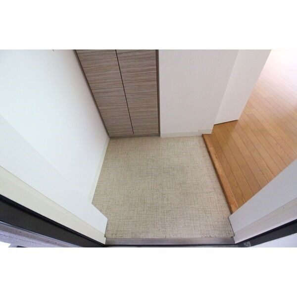 フローラル尾頭橋 玄関