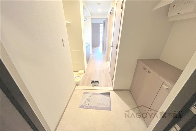 パークアクシス新栄 玄関