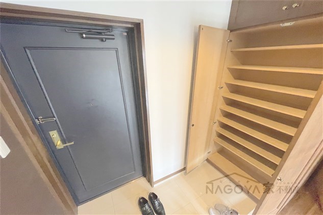 Y&amp;rsquo;ｓBLDG 玄関