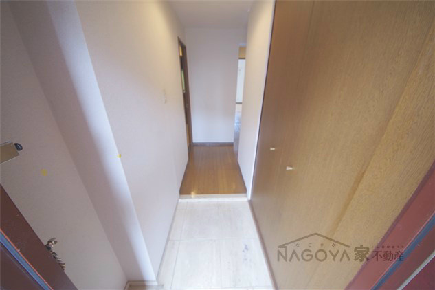 ロジェ千種 玄関