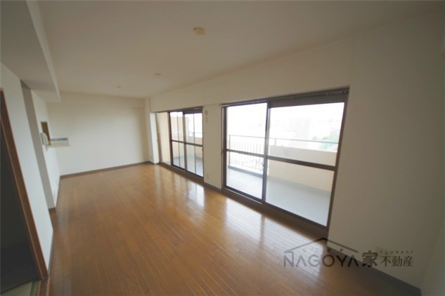 ロジェ千種 リビング