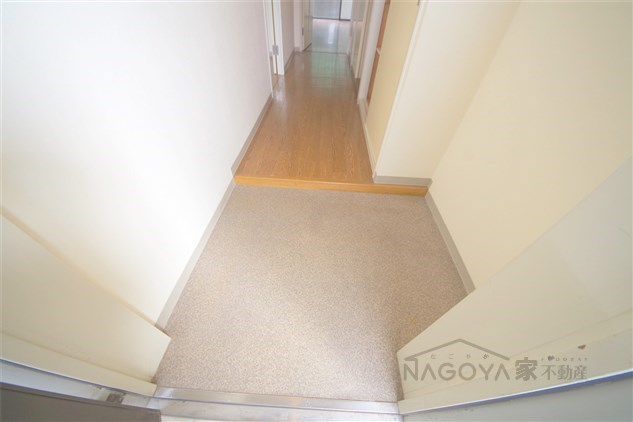 アートビル 玄関