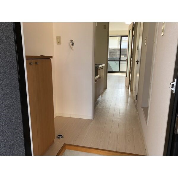 ヤングパレスB棟 玄関