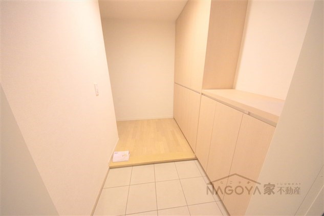 プライムメゾン富士見台 玄関