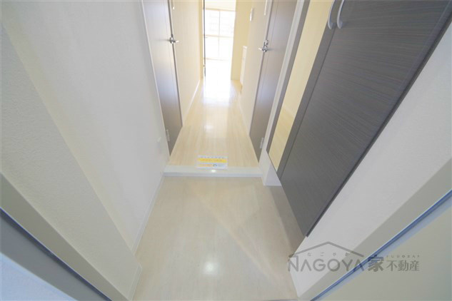 ツインアウルズ 玄関