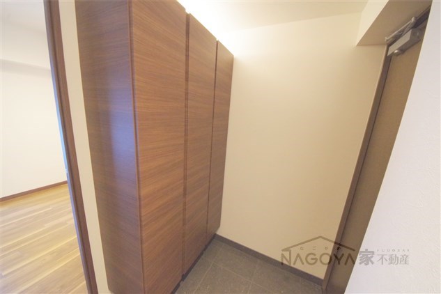 REGARO KANAYAMA sta. 玄関