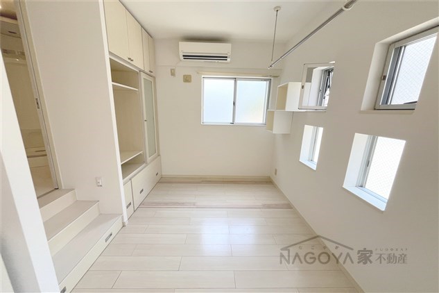 ソリッド名駅 リビング