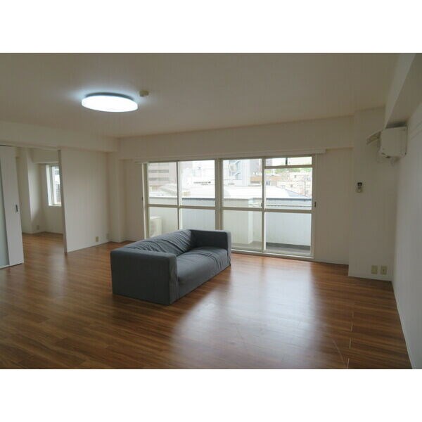 池下ホームズ リビング