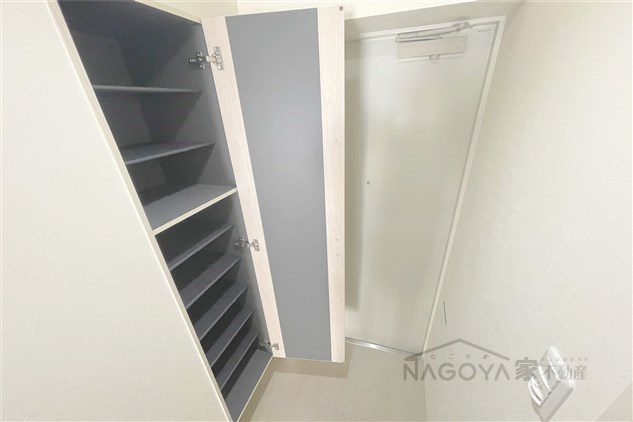 IE新栄 玄関