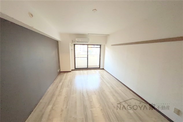 カーサ新栄 リビング