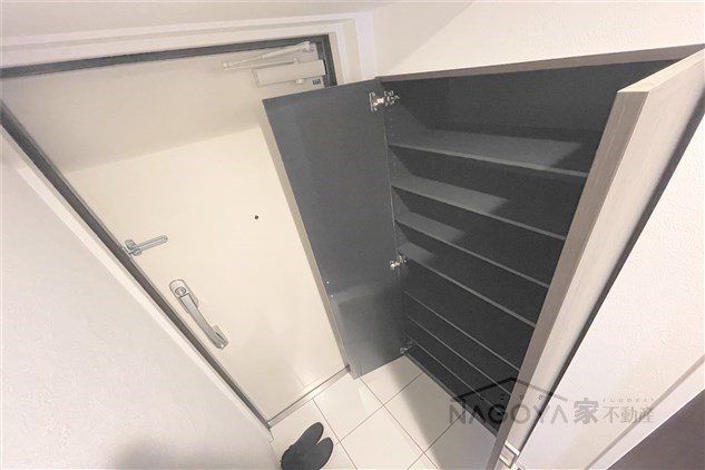 GRANDUKE千代田regaria 玄関