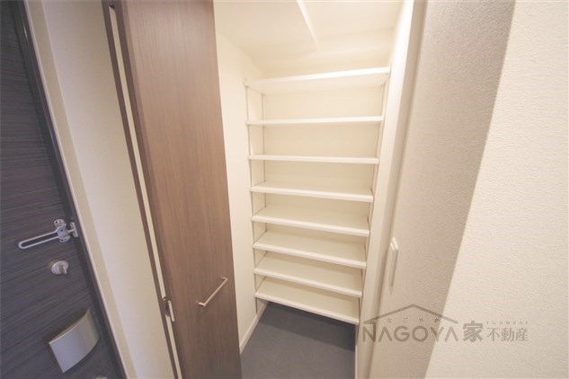 プレサンスNAGOYAファスト 玄関