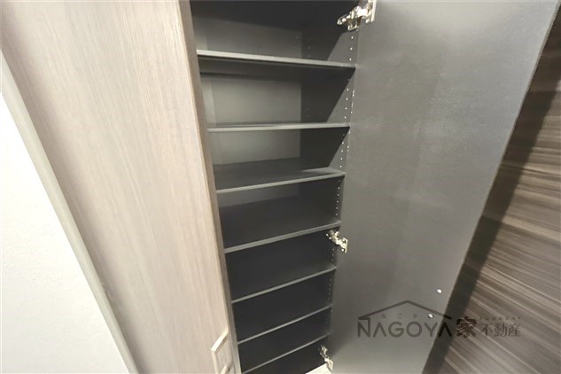 ウルフィエスタ徳川 玄関