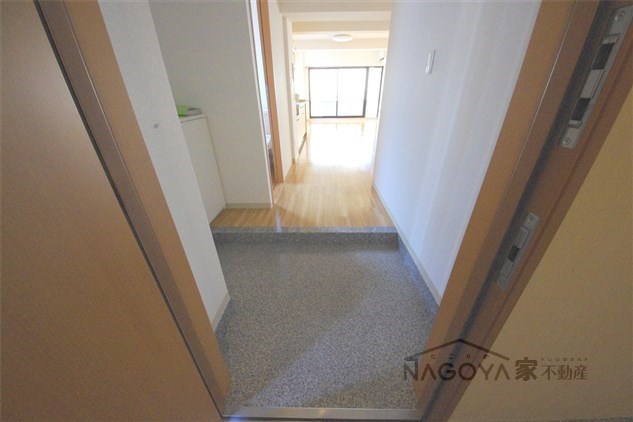 サンマルノウチビル 玄関