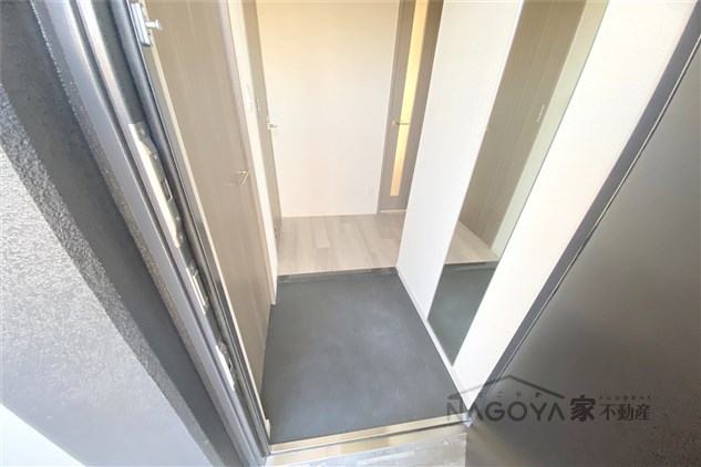 プレサンスTHE新栄 玄関