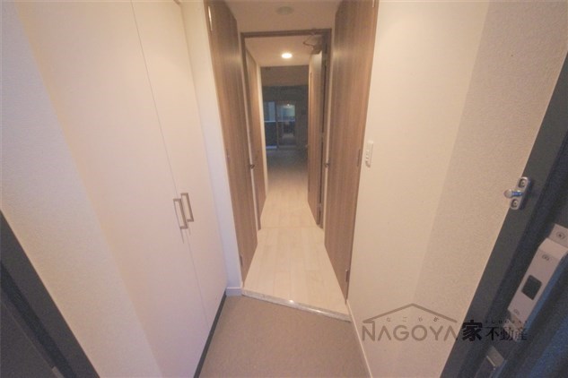 プレサンス葵デュリス 玄関