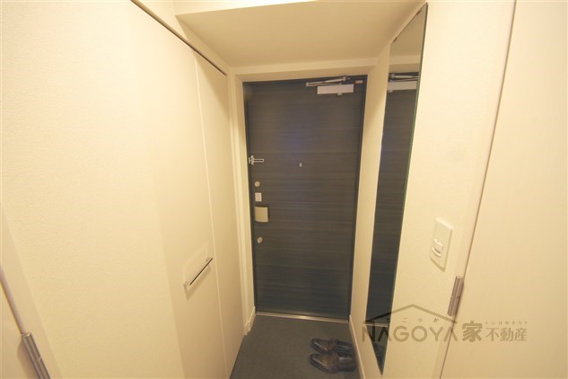 プレサンス葵デュリス 玄関