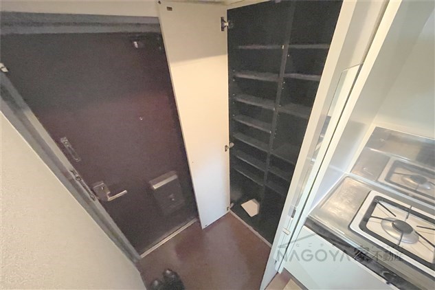 ロイヤル楠元 玄関