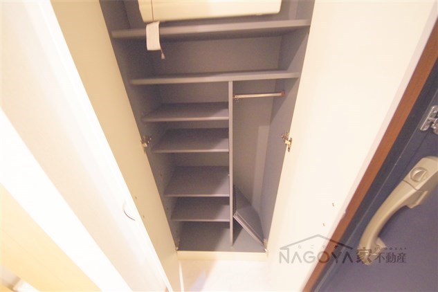 プレサンス泉セレグレード 玄関