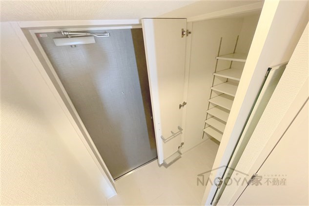 エスリード栄イーストスクエア 玄関