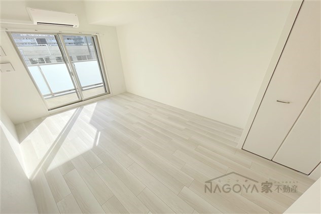 エスリード栄イーストスクエア リビング