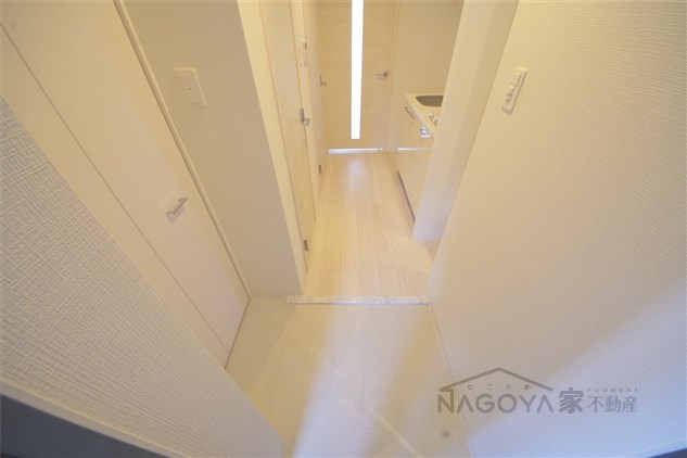 エスリード上前津ツヴァイテ 玄関